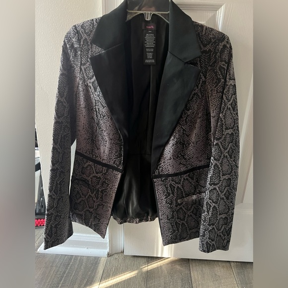 Lucy Hale mark Avon snake skin print blazer size medium - Picture 2 of 5